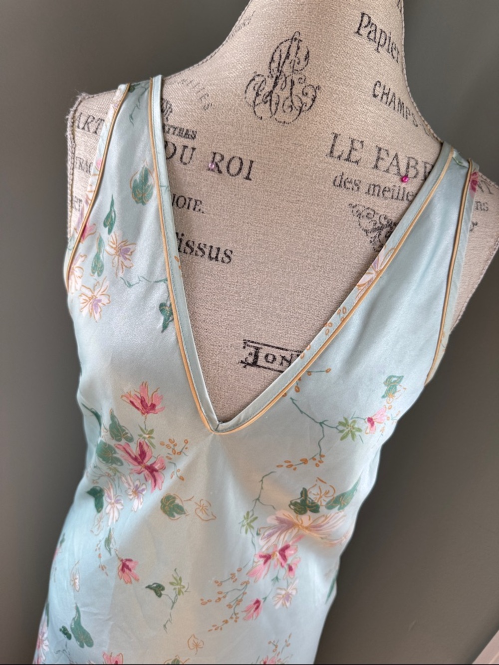 Halston satin floral vee-neck sleeveless maxi dress M